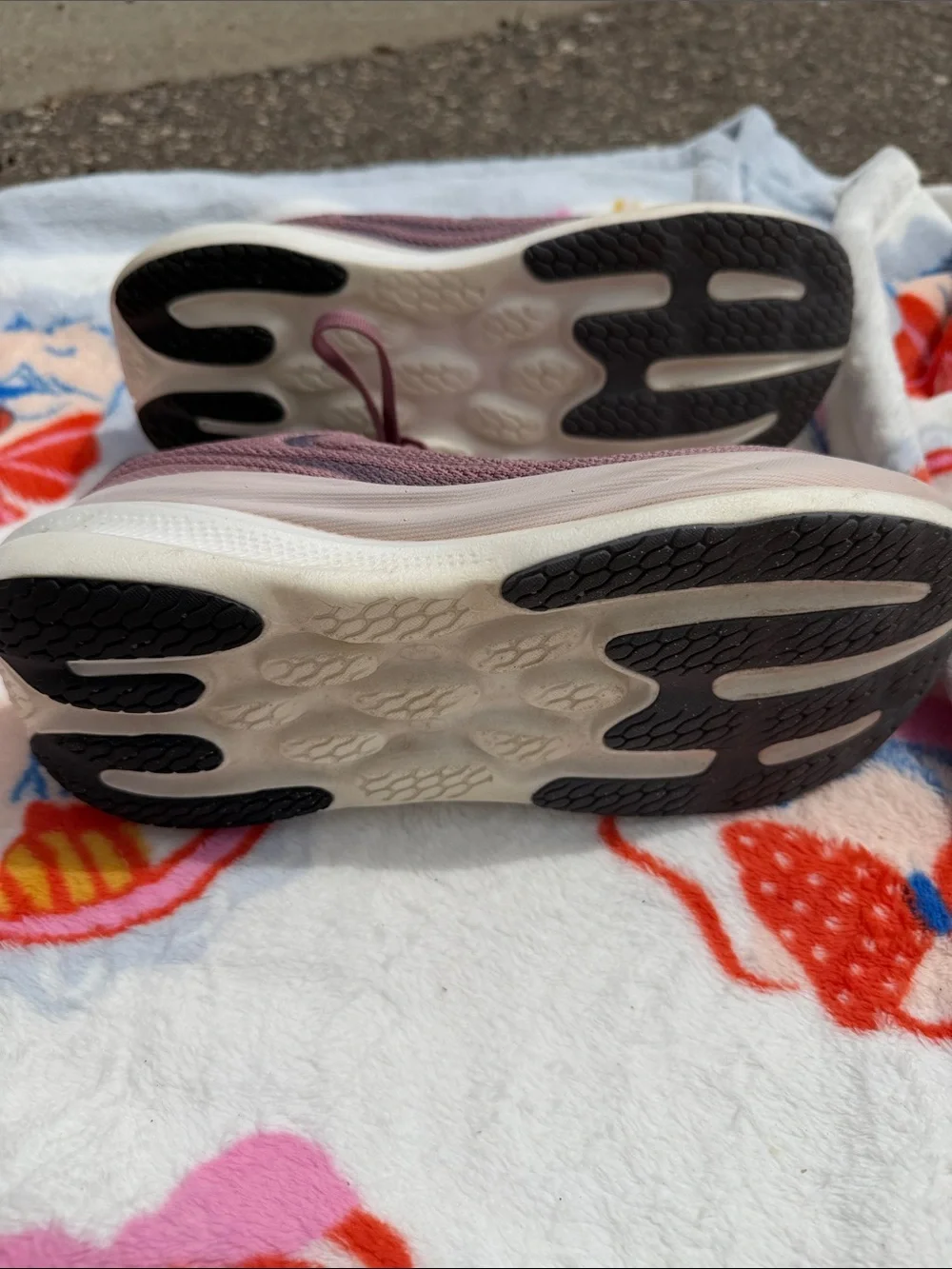 New Balance Women's EUC 1080v15, size 8 - Picture 2 of 15